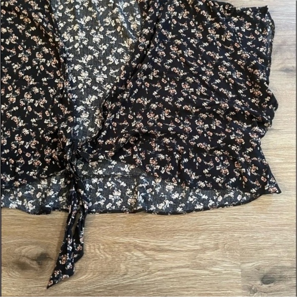 American Eagle Outfitters Floral Kimono Tie Front and Ruffle - Picture 4 of 9